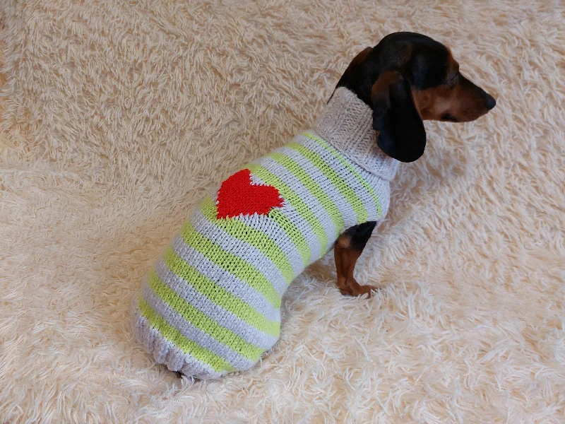 Pet cartoon pattern clothesSweater with hearts, wool sweatshirt for dog, hoodie for dachshund with heart