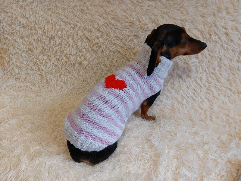 Classification by brand or style:Sweater with hearts, wool sweatshirt for dog, hoodie for dachshund with heart